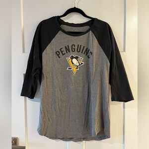 Penguins women’s 2XL baseball tee